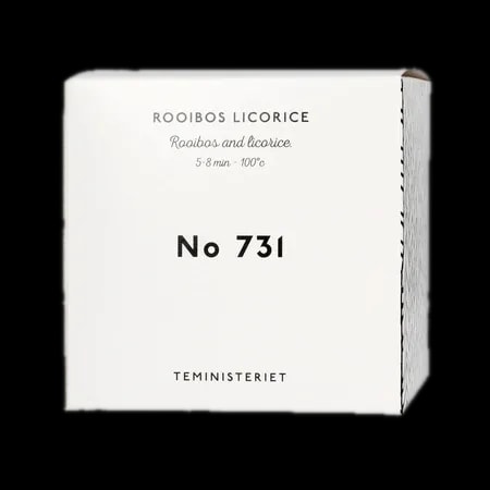 Opakowanie herbaty Teministeriet No 731 Rooibos Licorice, zawierającej rooibos z dodatkiem lukrecji. Herbata przeznaczona do zaparzania w temperaturze 100°C przez 5–8 minut. Eleganckie, minimalistyczne pudełko w kolorze białym, z czarnymi napisami, które idealnie pasuje do estetyki nowoczesnych herbat premium.