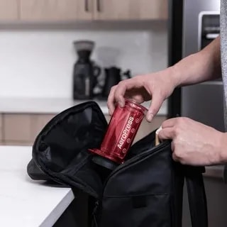 AeroPress Clear Red - Zaparzacz do kawy czerwony