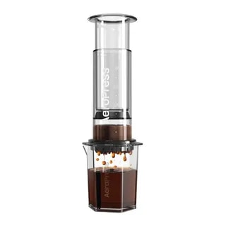 Aeropress to nowoczesne urządzenie do parzenia kawy, które łączy w sobie łatwość użycia i doskonały smak. Idealny dla miłośników aromatycznej kawy, pozwala na szybkie przygotowanie wyjątkowych naparów w domowym zaciszu.