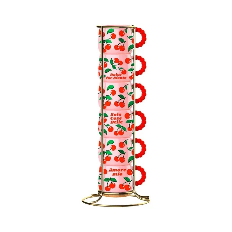 Elegancki stojak z filiżankami do kawy w jaskrawym, owocowym wzorze przedstawiającym wiśnie. Idealny do uzupełnienia domowej kolekcji akcesoriów do parzenia kawy oraz jako stylowy element dekoracyjny w kuchni.