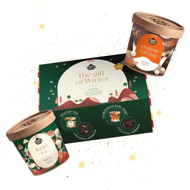 Zestaw herbat "Prezent na Zimę" zawiera aromatyczną herbatę czarną Winter Tea oraz świąteczną herbatę Earl Grey. Idealny na zimowe wieczory, ten zestaw to doskonały wybór dla miłośników ciepłych napojów i wyjątkowych smaków.