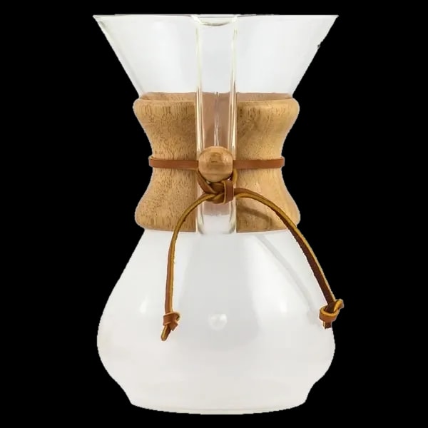 Klasyczny zaparzacz do kawy Chemex o pojemności 6 filiżanek, wykonany z wysokiej jakości szkła z elegancką, drewnianą obwódką i skórzanym paskiem. Ten stylowy zaparzacz umożliwia parzenie kawy metodą przelewową, zapewniając czysty i wyrafinowany smak.