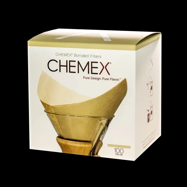 Opakowanie 100 brązowych, kwadratowych filtrów papierowych Chemex, zaprojektowanych do zaparzaczy o pojemności od 6 do 10 filiżanek. Filtry są specjalnie opracowane, aby zapewnić czysty i wyrazisty smak kawy, idealne dla miłośników parzenia metodą Chemex.