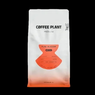 Opakowanie 800g kawy przelewowej Flow Blossom od Coffee Plant, pochodzącej z Tanzanii. Kawa ta, przygotowana metodą washed, charakteryzuje się nutami czerwonych owoców, żółtych owoców i cytrusów. Na opakowaniu znajduje się czytelna etykieta w pomarańczowym kolorze, podkreślająca unikalny profil smakowy tej mieszanki, składającej się z odmian Kent, Bourbon oraz N39.