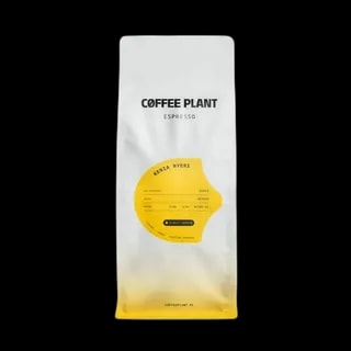 Białe opakowanie kawy ziarnistej Coffee Plant Kenia Nyeri 1 kg z żółtą etykietą, dostępne w sklepie z kawą specialty