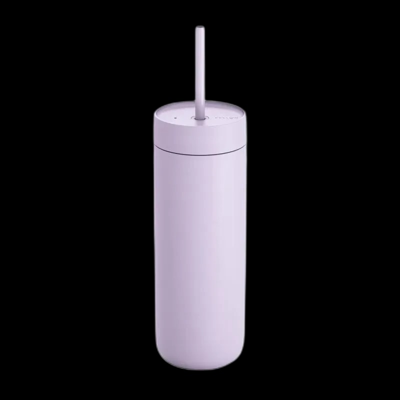 Liliowy kubek Fellow Carter Cold Tumbler o pojemności 591 ml, wykonany z wysokiej jakości materiałów. Minimalistyczny design z gładką powierzchnią i wbudowaną słomką idealnie nadaje się do zimnych napojów. Stylowy i funkcjonalny, doskonały na codzienne wyjścia i podróże.