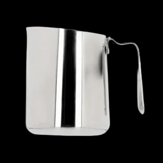 Stalowy dzbanek Fellow Eddy Pitcher o pojemności 530 ml w kolorze srebrnym. Elegancki design, wygodny uchwyt oraz precyzyjnie wyprofilowana wylewka zapewniają komfort i dokładność podczas spieniania mleka do kawy. Idealny dla baristów i miłośników kawy.