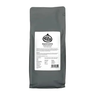 Opakowanie kawy Brazylia Essência, idealnej do parzenia metodami przelewowym, ukazuje elegancką szarość z wyraźnym logo producenta. Dzięki unikalnemu połączeniu smaków, ta kawa zapewnia wyjątkowe doświadczenia degustacyjne, wprowadzając nuty słodyczy i owocowości do Twojej filiżanki.
