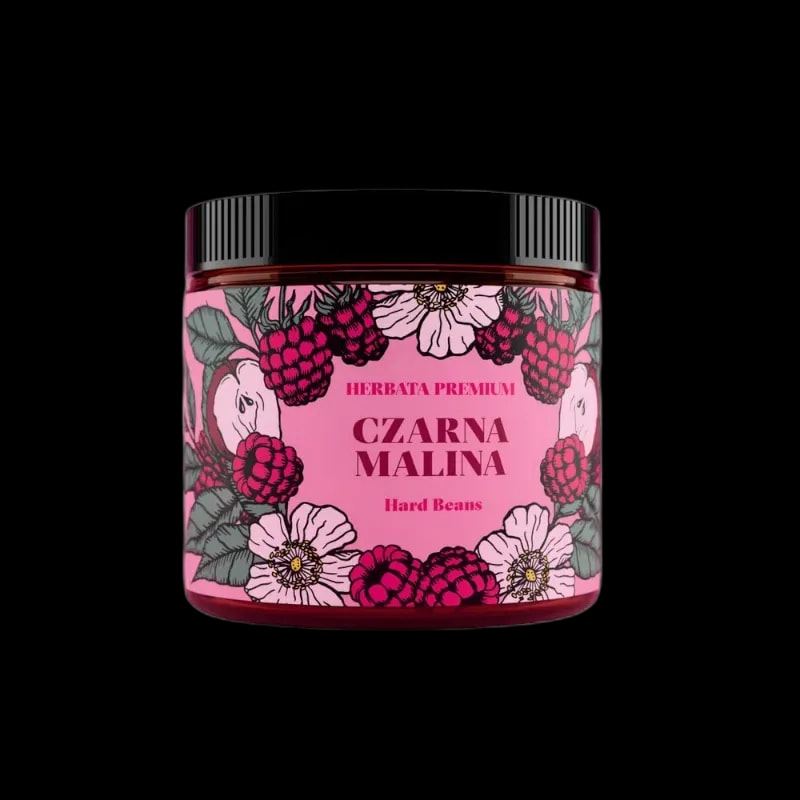 Słoiczek czarnej herbaty Hard Beans Czarna Malina 50 g. Etykieta w różowo-malinowych odcieniach z ilustracjami malin, kwiatów i zielonych liści, napisem „Herbata Premium – Czarna Malina – Hard Beans”.