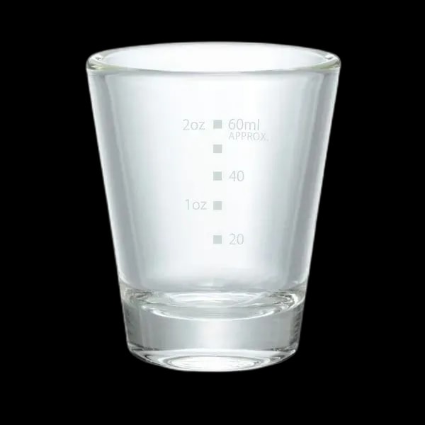 Przezroczysta szklanka do espresso Hario o pojemności 80 ml, z precyzyjną podziałką ułatwiającą odmierzanie porcji kawy. Wykonana z wysokiej jakości szkła odpornego na temperaturę, idealna do serwowania espresso i precyzyjnego parzenia kawy.