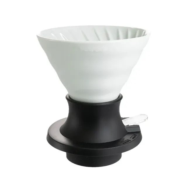 Ceramiczny filtr do kawy z elegancką podstawką, idealny do parzenia świeżej kawy w domowym zaciszu. Dzięki ergonomicznemu kształtowi i wysokiej jakości materiałom zapewnia doskonałe rezultaty, idealnie wydobywając aromaty i smaki.
