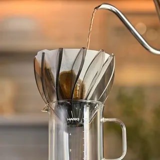 Hario - Suiren - Plastikowy dripper - Czarny