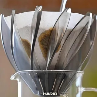 Hario - Suiren - Plastikowy dripper - Czarny