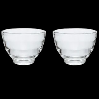Zestaw dwóch eleganckich szklanek Hario Yunomi wykonanych z wysokiej jakości szkła. Idealne do serwowania herbaty, kawy oraz napojów specialty. Klasyczny design zapewnia komfort użytkowania i podkreśla aromat napoju.