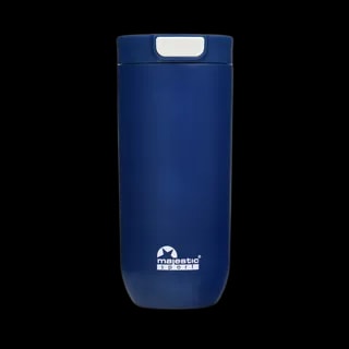Granatowy kubek termiczny Majestic Sport Bullet o pojemności 350 ml, z eleganckim designem i szczelnym zamknięciem. Doskonale utrzymuje temperaturę napojów, idealny na kawę lub herbatę w podróży i codziennym użytkowaniu.