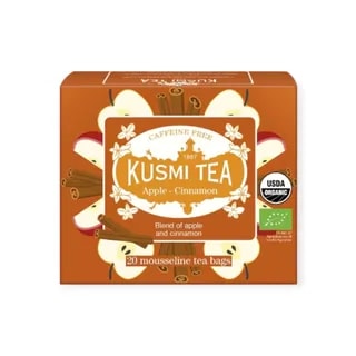 Opakowanie herbaty Kusmi Tea o smaku jabłka i cynamonu, zawierające 20 torebek muszlinowych. Idealna na każdą porę dnia, bezkofeinowa mieszanka doskonale łączy aromaty owocowe z przyprawowym posmakiem, przyciągając miłośników herbaty.