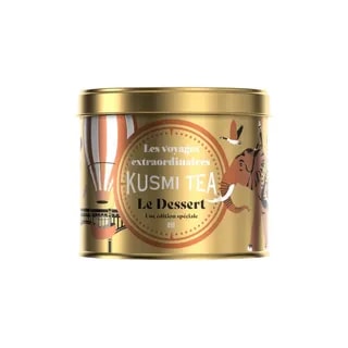 Puszka ekologicznej herbaty Kusmi Tea Le Dessert wyróżnia się wyjątkowym designem inspirowanym podróżami. Idealny wybór dla miłośników herbaty, którzy pragną odkrywać nowe smaki i aromaty.