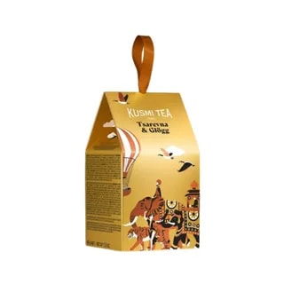 Opakowanie herbaty Kusmi Tea Tsarevna & Glögg charakteryzuje się wyjątkowym designem, wzbogaconym kolorowymi ilustracjami. Idealna do przygotowania aromatycznego naparu, ta herbata dostępna w naszym sklepie online z pewnością umili każdego herbacianego degustatora.