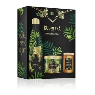 Opakowanie zestawu herbat Kusmi Tea Tchaï of the Tiger, ozdobione egzotycznym wzornictwem liści i tygrysa, idealne dla miłośników aromatycznych naparów. Doskonały wybór dla każdego, kto ceni sobie zdrowe, bio herbaty oraz eleganckie akcesoria do ich parzenia.