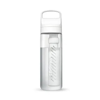 Przezroczysta butelka LifeStraw Go 2.0 o pojemności 0,65 litra z wbudowanym filtrem – idealna do codziennego użytku i podróży, dostępna w sklepie Coffee Selection.