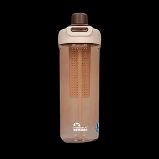 Kawowy bidon Majestic Sport Zoya o pojemności 950 ml. Półprzezroczysty korpus w ciepłym brązowym odcieniu z wkładem filtrującym umożliwia przygotowanie aromatyzowanej wody. Posiada wygodne zamknięcie typu "click-lock" w kolorze beżowo-brązowym. Idealny na co dzień, do pracy, na siłownię czy w podróży, dzięki ergonomicznej konstrukcji i dużej pojemności.