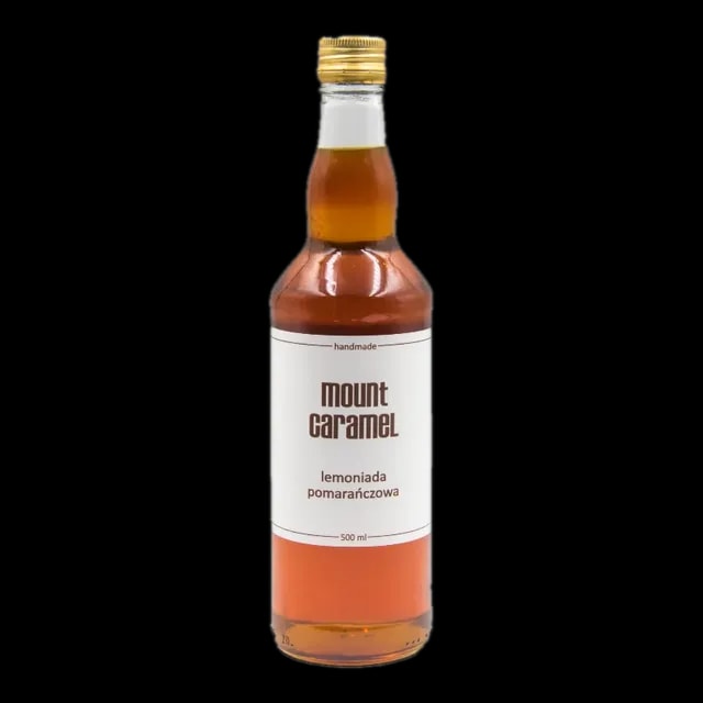 Butelka przezroczysta z lemoniadą pomarańczową Mount Carmel, ręcznie robiona, o pojemności 500 ml, z prostą białą etykietą, prezentująca nazwę i smak produktu
