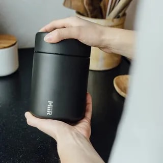 MiiR Coffee Canister 350 ml Hermetyczny pojemnik na kawę czarny