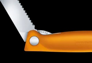 Nóż Victorinox Piknikowy Swiss Classic Pomarańczowy Składany 6.7836.F9B Ostrze Ząbkowane 11 cm