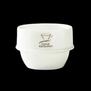 Biała miseczka cuppingowa Origami z logo Cup of Excellence, stworzona z wysokiej jakości ceramiki. Idealna do profesjonalnych degustacji kawy, zapewniająca doskonałe właściwości termiczne i precyzyjne testowanie aromatu oraz smaku kawy.