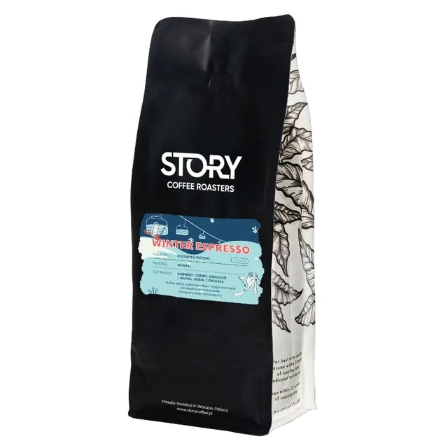Opakowanie kawy Winter Espresso od STORY Coffee Roasters, wypełnione naturalnym aromatem i smakami maliny, czereśni oraz czekolady. Idealna do przygotowania ciepłych naparów na zimowe wieczory, ta kawa z Kostaryki przyciąga miłośników wyjątkowych doznań smakowych.