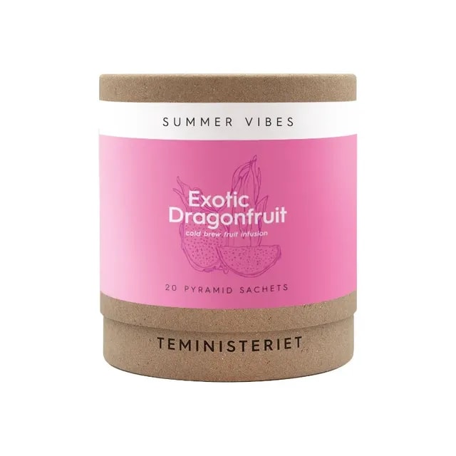 Opakowanie ekskluzywnej herbaty Exotic Dragonfruit zawiera 20 saszetek do przygotowania orzeźwiającego napoju na zimno. Idealna na letnie dni, ta owocowa infuzja wyróżnia się wyjątkowym smakiem, doskonale komponując się z chwilami relaksu i towarzystwa.