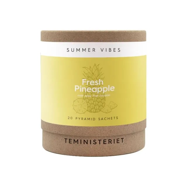 Opakowanie zawiera 20 pyramidowych saszetek z ananasową infuzją do przygotowania orzeźwiającej kawy cold brew. Doskonały wybór na letnie dni, oferujący intensywny smak i aromat owoców tropikalnych, idealny dla miłośników herbaty i kawy.