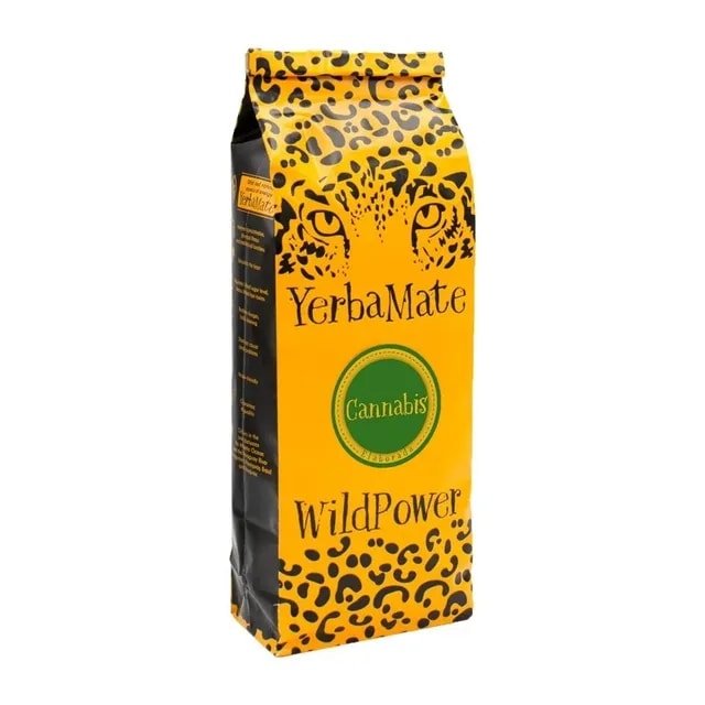 Opakowanie Yerba Mate WildPower z dodatkiem konopi, prezentujące unikalny design z leopardzym wzorem, idealne dla miłośników herbaty. Ten wyjątkowy napój dostarcza energii i stymulacji, będąc doskonałym wyborem dla osób poszukujących niepowtarzalnego smaku i aromatu.