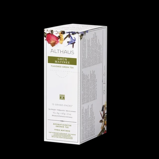 Opakowanie herbaty Althaus Grün Matinée, aromatyzowana zielona herbata, zawierające 15 większych saszetek, z eleganckim zielono-białym designem i wyraźnymi obrazami suszonych kwiatów, wyprodukowane w Niemczech