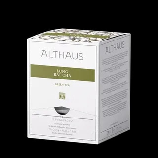 Opakowanie herbaty zielonej Althaus Lung Bai Cha, delikatna zielona herbata, zawierające 15 indywidualnie pakowanych saszetek, z eleganckim zielono-białym designem, wyprodukowane w Niemczech