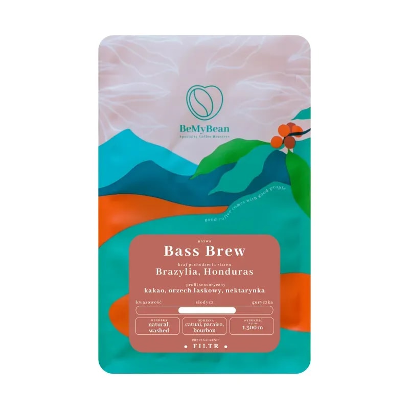 Opakowanie kawy Bass Brew z BeMyBean z Brazylii i Hondurasu, wyróżniające się nietuzinkowym wzornictwem. Kawa o profilach smakowych z nutami kakao i orzecha laskowego, idealna dla miłośników wyjątkowych aromatów.