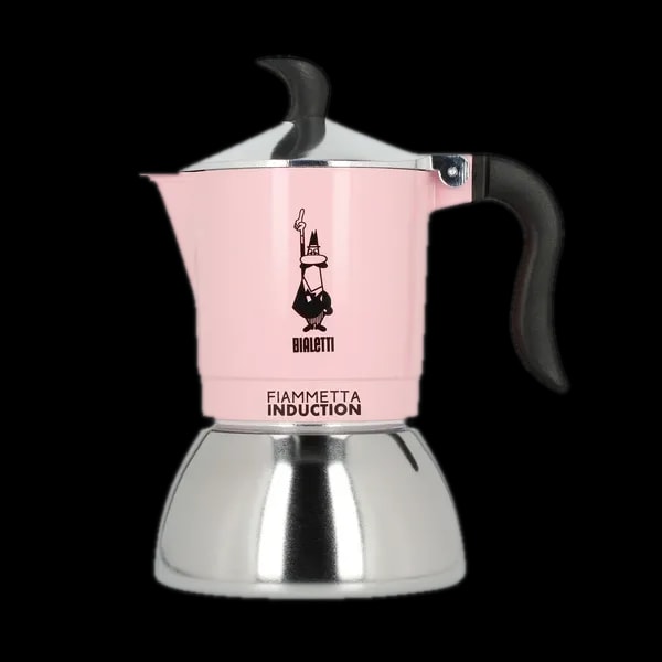 Kawiarka Bialetti Fiametta Induction w kolorze różowym. Korpus kawiarki jest różowy z logiem Bialetti, a dolna część jest wykonana ze stali nierdzewnej, przeznaczona do użytku na kuchenkach indukcyjnych. Rączka jest czarna i ergonomiczna.