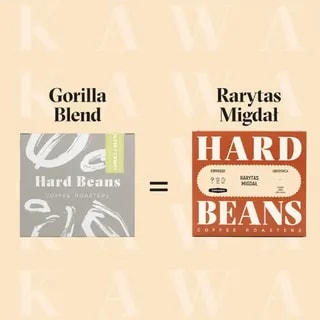 Obraz przedstawia opakowanie kawy Gorilla Blend od Hard Beans, które łączy bogaty smak i aromat. Idealna do przygotowania espresso, ta wyjątkowa mieszanka dostarczy niezapomnianych doznań smakowych każdemu miłośnikowi kawy.