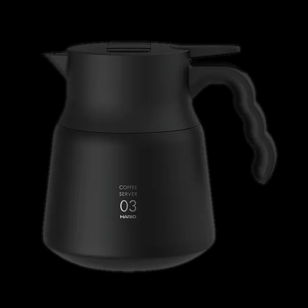 Izolowany stalowy serwer do kawy Hario V60-03 PLUS w kolorze czarnym, o pojemności 800 ml. Idealny do serwowania kawy speciality, utrzymuje ciepło napoju przez dłuższy czas dzięki podwójnym ściankom ze stali nierdzewnej. Stylowy i funkcjonalny, doskonały wybór do profesjonalnych kawiarni oraz domowych baristów.