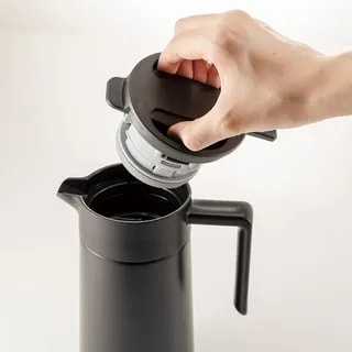 Hario - Serwer termiczny z ceramiczną powłoką czarny 800ml
