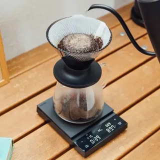 Hario - tritanowy drip NEO V60-02 - czarny