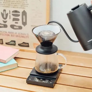 Hario - tritanowy drip NEO V60-02 - czarny