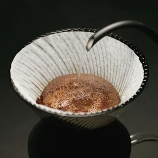 Hario - tritanowy drip NEO V60-02 - czarny