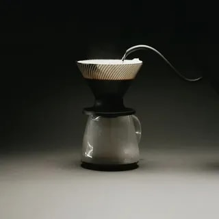 Hario - tritanowy drip NEO V60-02 - czarny