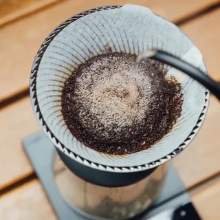 Hario - tritanowy drip NEO V60-02 - czarny