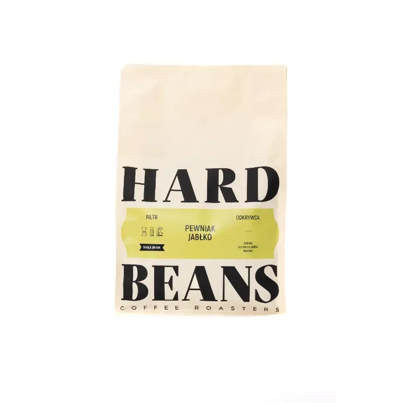 Opakowanie kawy filtracyjnej Pewniak Jabłko od HARD BEANS, które oferuje jedyną w swoim rodzaju mieszankę smaków. Idealny wybór dla miłośników kawy, którzy pragną odkryć nowe aromaty w codziennej parze.