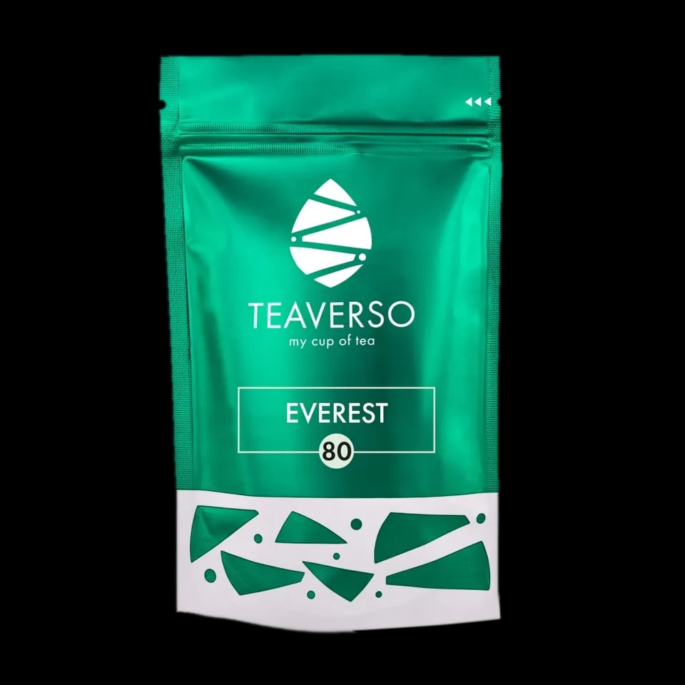 Opakowanie herbaty Teaverso Everest w zielonym woreczku z logo Teaverso i napisem 'my cup of tea'.
