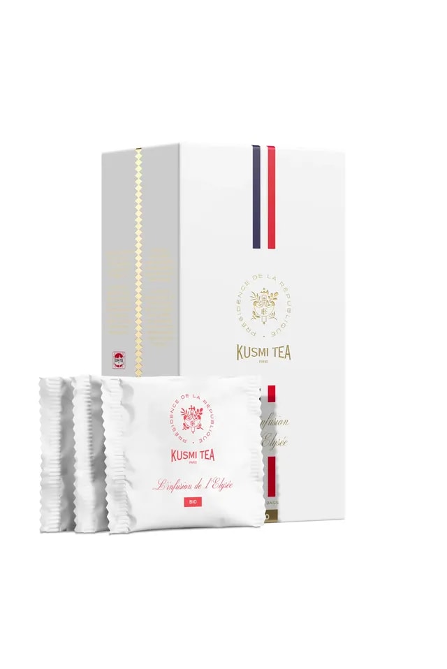 Ekskluzywny zestaw herbaty Kusmi Tea L’infusion de l’Élysée – 24 saszetki w eleganckim, biało-złotym opakowaniu inspirowanym Pałacem Elizejskim.