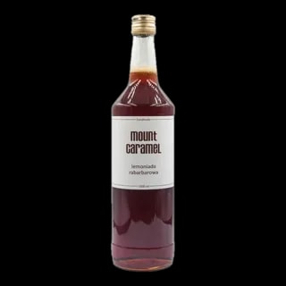 Duża przezroczysta butelka z czerwoną lemoniadą 'Rabarbarowa' Mount Carmel, ręcznie robiona, o pojemności 1000 ml, z białą etykietą informującą o smaku i marce