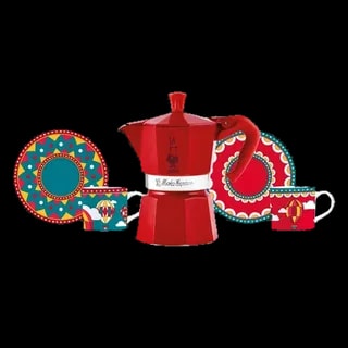 Kolorowy zestaw Bialetti Wonderland, składający się z czerwonej kawiarki Moka Express o pojemności 3 filiżanek oraz dwóch filiżanek z talerzykami, ozdobionych żywymi wzorami inspirowanymi motywami podróży i balonów. Idealny dla miłośników stylowego parzenia kawy